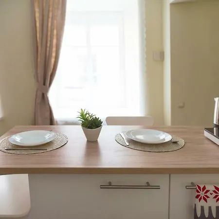 Cozy In The Heart Of Old Town Апартаменты *